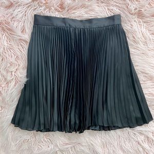 🖤 BEBE Pleated Skirt New With Tags Size 6